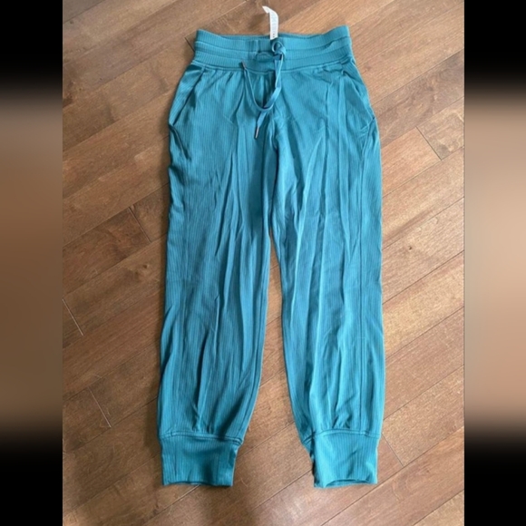 Lululemon ready to rulu - Picture 1 of 2